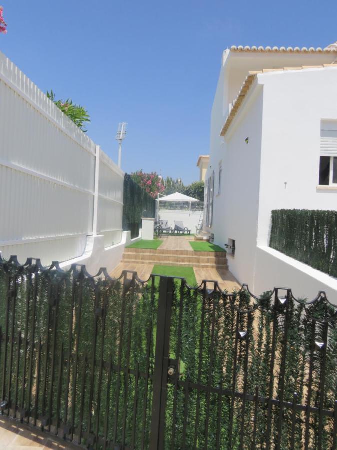 Moradia Geminada V2- Piscina Privada Villa Quarteira Exteriör bild