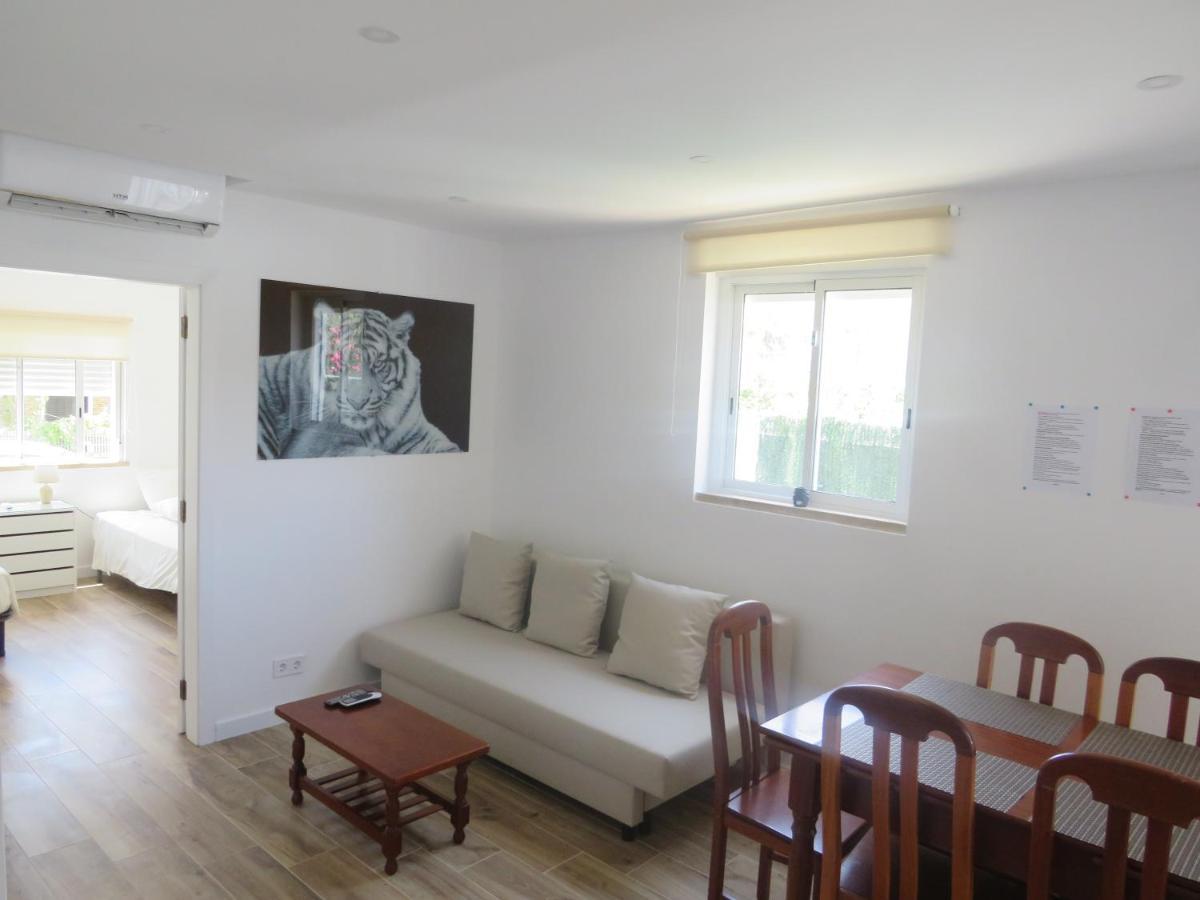 Moradia Geminada V2- Piscina Privada Villa Quarteira Exteriör bild